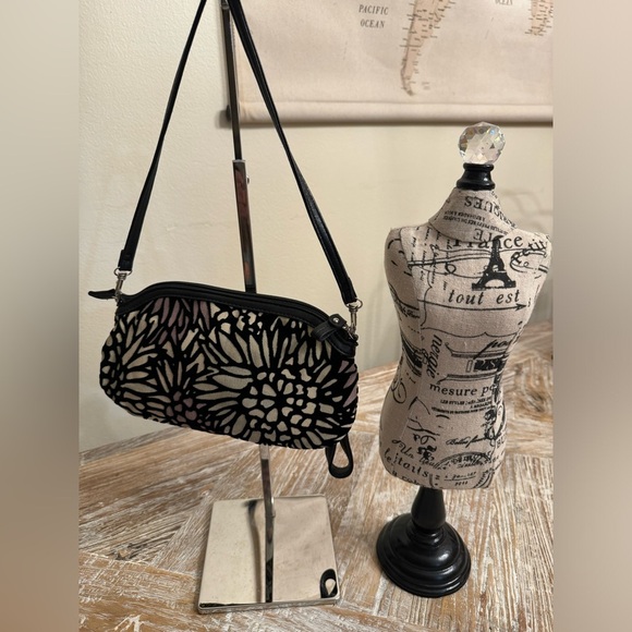 RELIC 🎁 BRAND COLLECTION 🎁 Canvas Sunflower Design with Black Velvet Flocking 🎁 - Picture 4 of 9